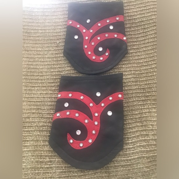 Appliqués Leather Show Vest w/Matching Slinky & Leather Cuffs sized Large - Picture 6 of 9